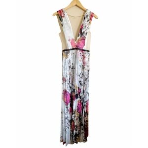 Bebe NWT gorgeous white multicolor pleated floral maxi dress size 2